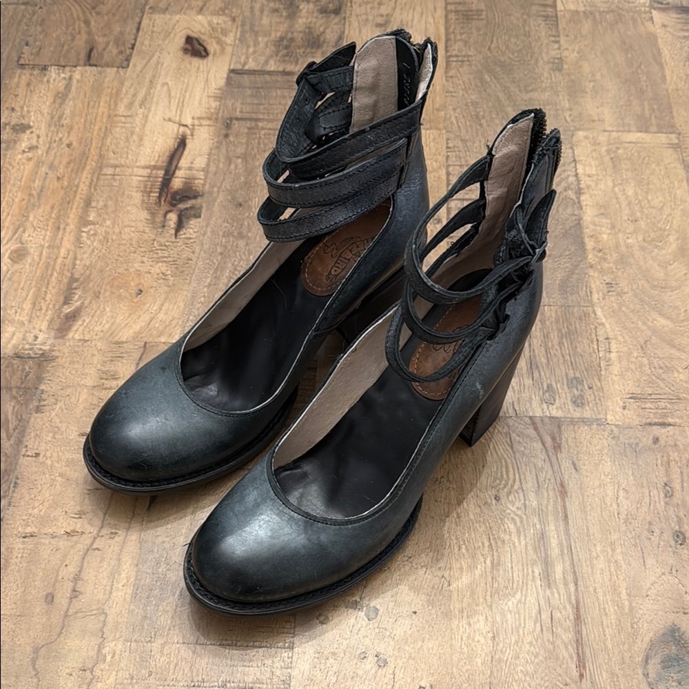 Freebird Women's Black Strappy Heels